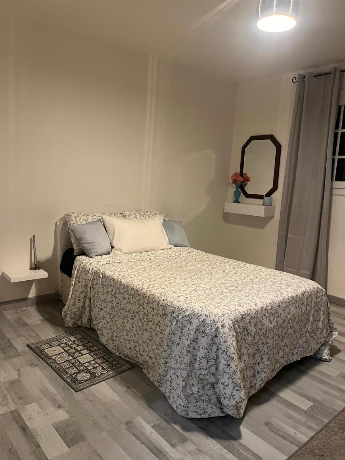 La Mhirabelle Hotell Saint-Paul-de-Vence Rom bilde